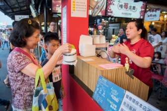 推動減塑示範區：推廣夜市、商圈使用可重複清洗餐具