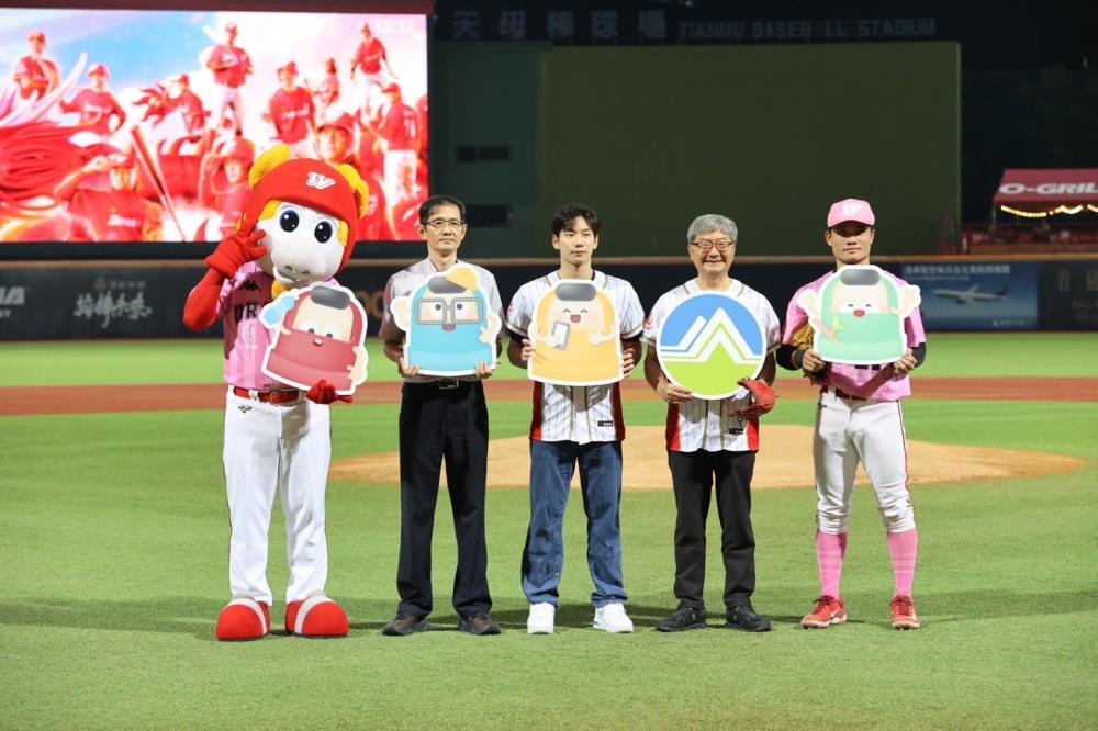 4環境部攜手中華職棒舉辦「愛棒球也愛地球！」減塑與循環杯推廣活動