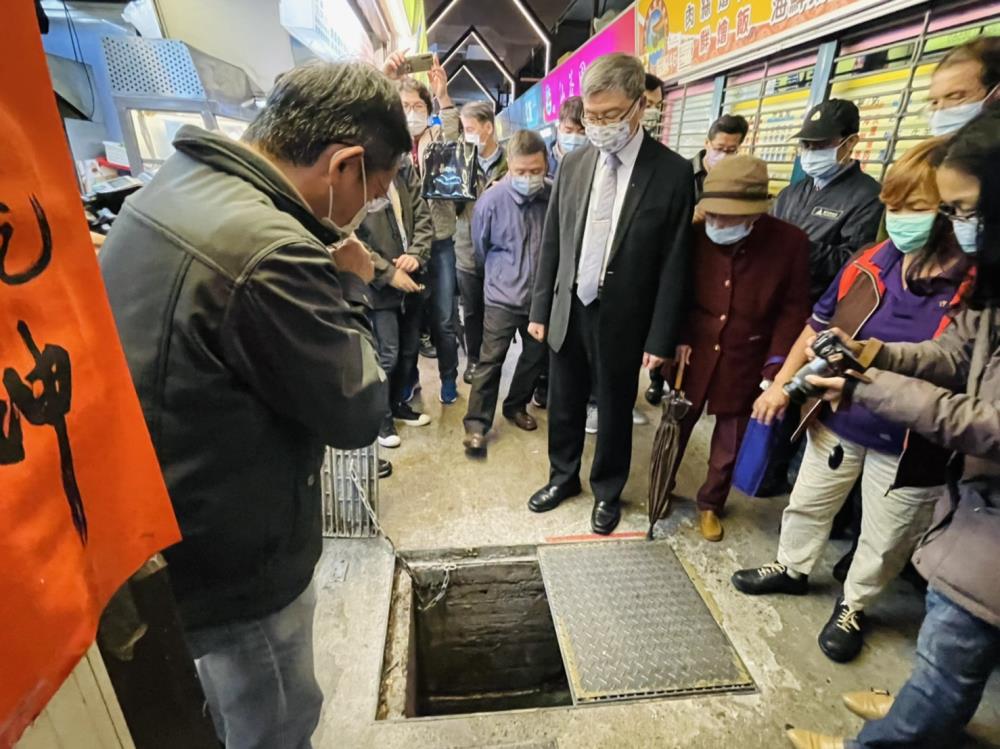 沈副署長於環保夜市訪視油水分離設施.jpg 沈副署長於環保夜市訪視油水分離設施.jpg